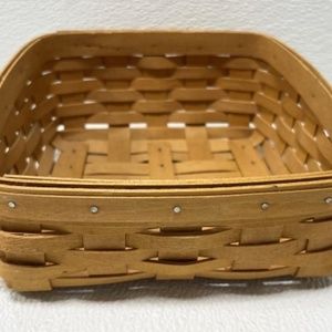 VTG 2000 Hand woven Medium Longaberger Basket Signed Home Kitchen Easter Storage